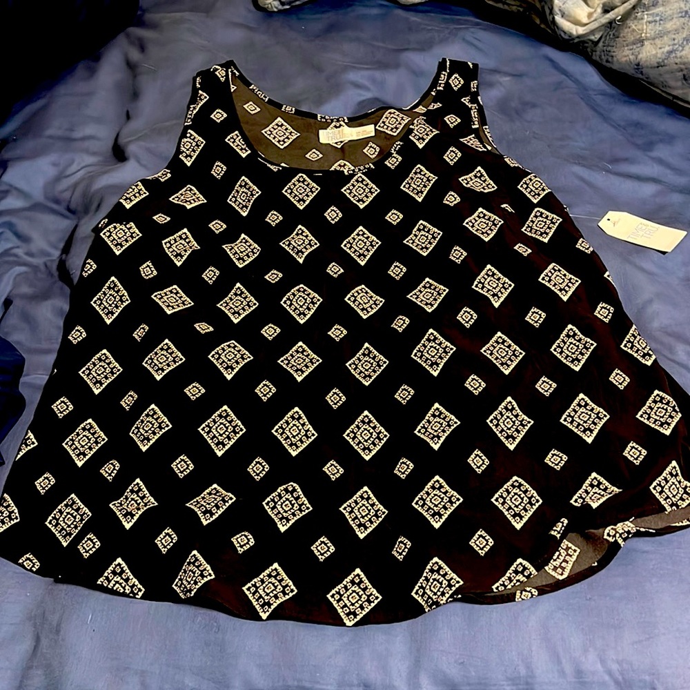 Blank flowy tank top never worn. Still has tags!